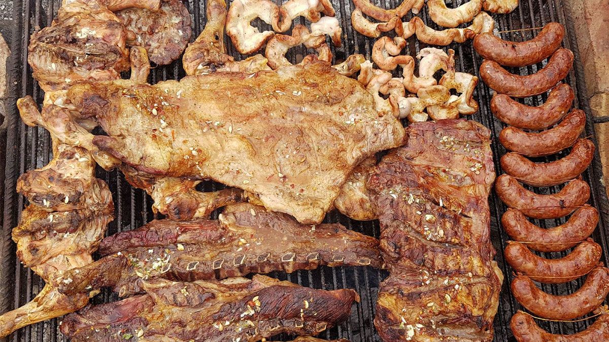Casi la totalidad de los cortes de carne que se ponen en la parrilla, hacen un asado riquísimo.