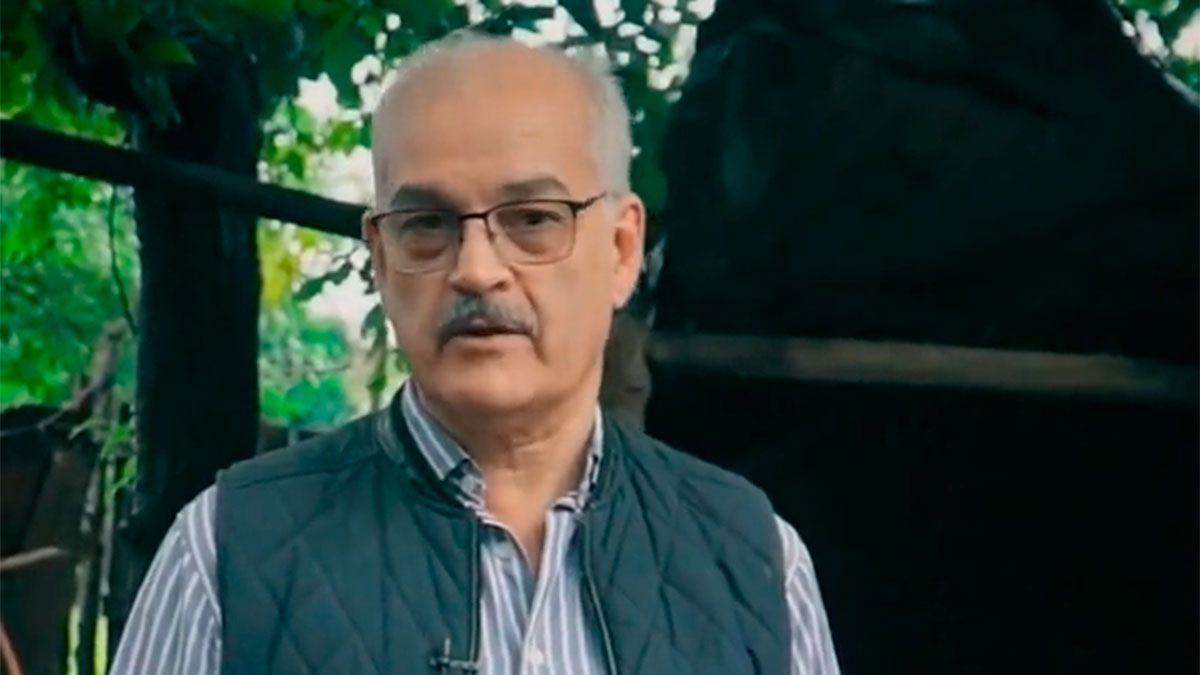 El insólito spot de un candidato a intendente tucumano que propuso un plan para cagar en un baño decente.