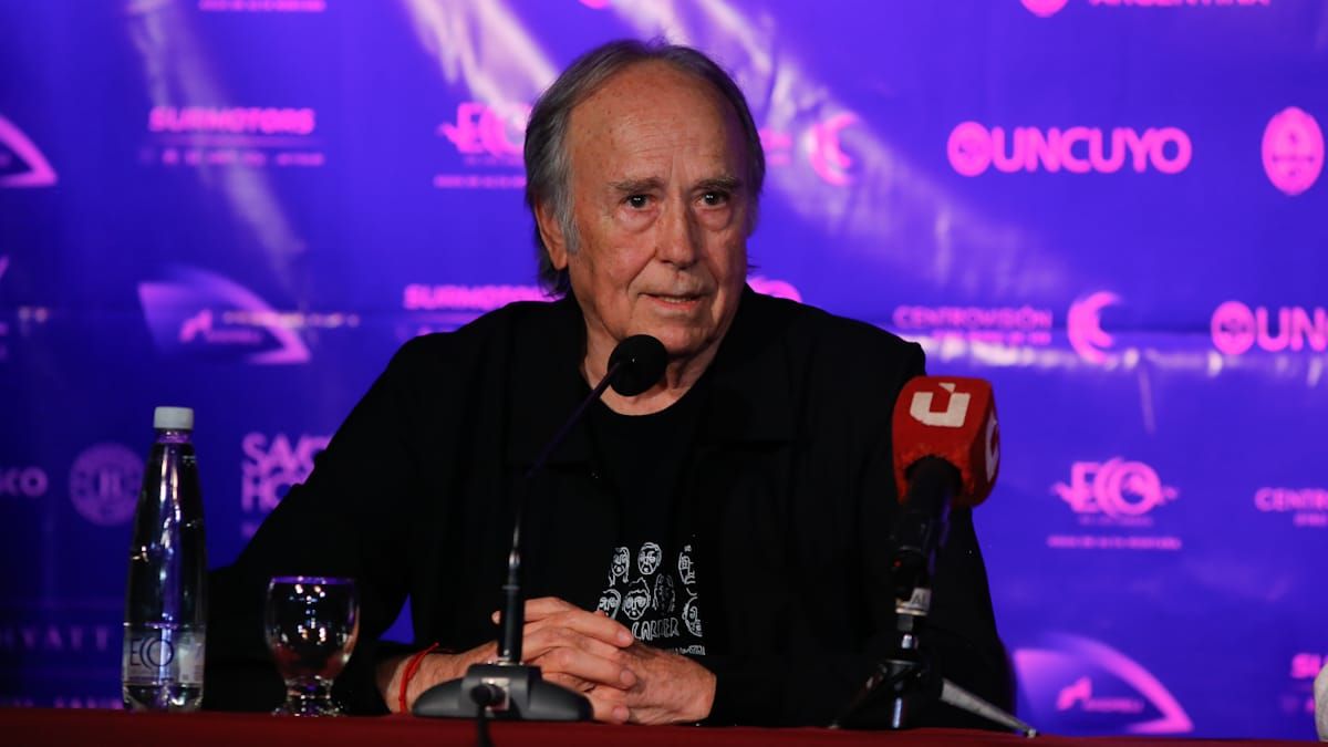 Convicción en los gestos y en la voz de Joan Manuel Serrat al hablar del presente sociopolítico argentino. Convicción en los gestos y en la voz de Joan Manuel Serrat al hablar del presente sociopolítico argentino.