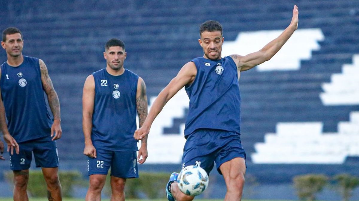 Franco Di Santo sería titular en Independiente Rivadavia ante Deportivo Riestra, en el Gargantini.