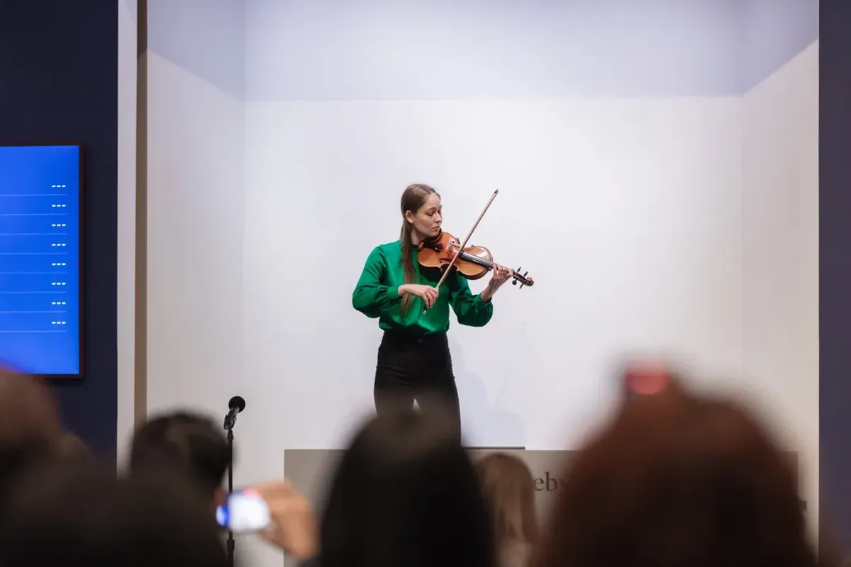 La subasta terminó en más de 11 millones de dólares. La subasta terminó en más de 11 millones de dólares.