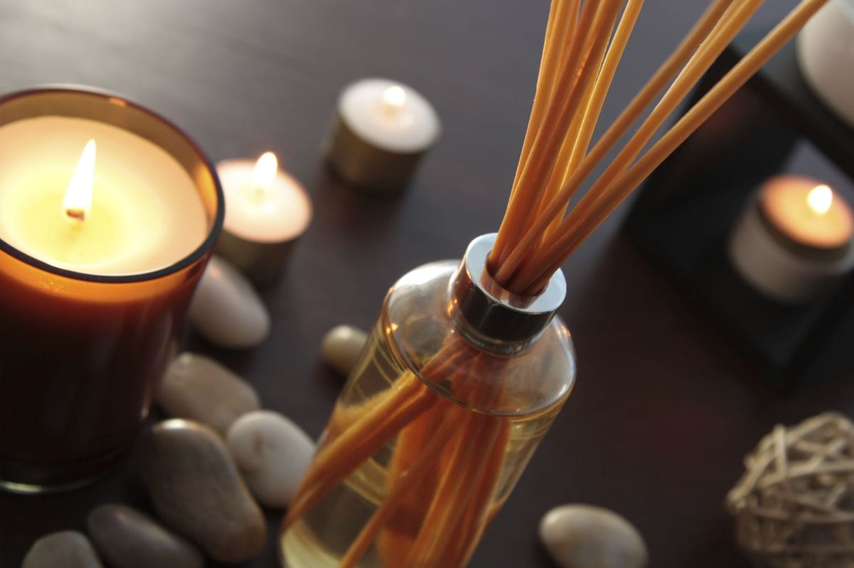 Las varillas de los aromatizantes absorben el aceite arom&aacute;tico y lo liberan de forma gradual y constante en el ambiente.