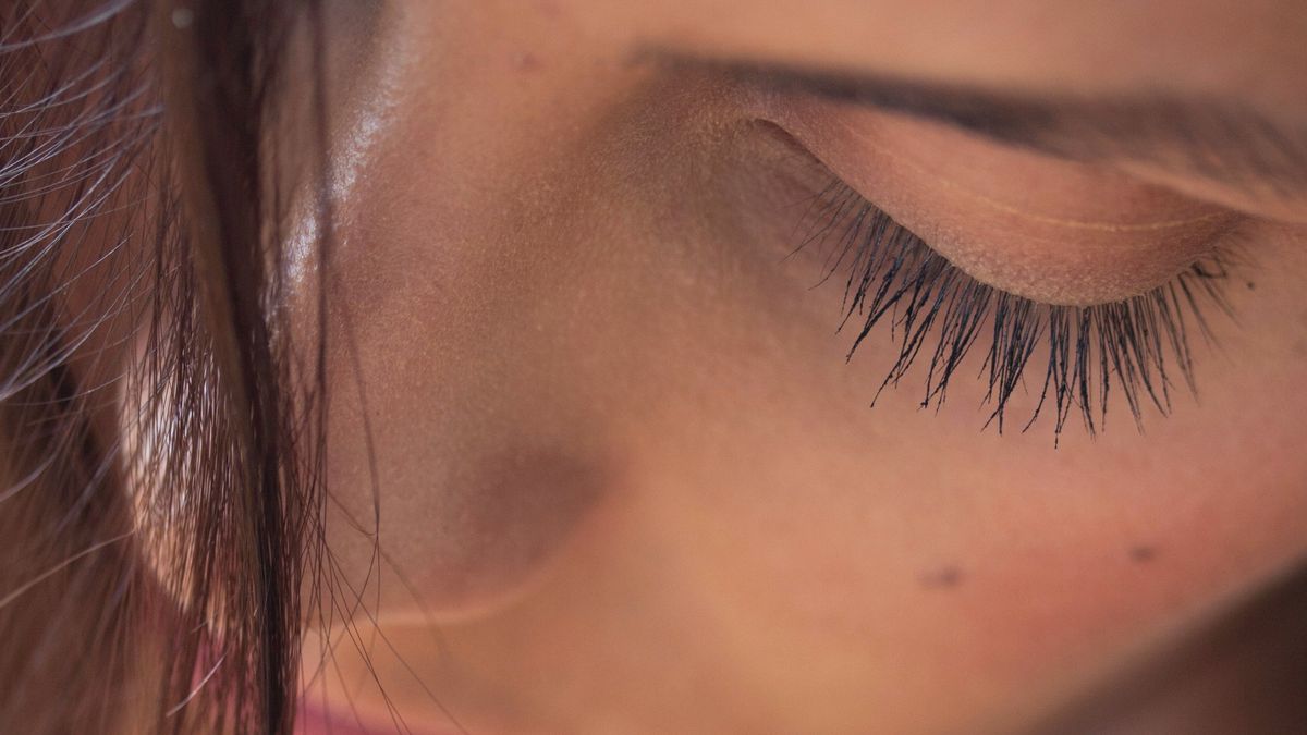 Los trucos caseros naturales son la mejor forma de lucir pestañas sanas y fuertes.