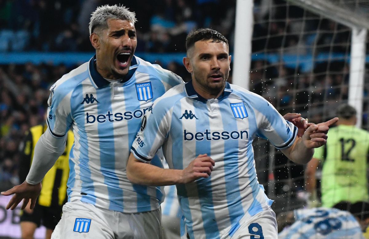 Adrián Maravilla Martínez fue fundamental y autor de los dos primeros goles de Racing frente a Peñarol. La Academia logró el pase a cuartos de final de Copa Libertadores en Avellaneda.