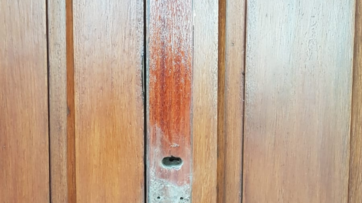 Los delincuentes roban los medidores de gas, picaportes, números de las casas, surtidores y mangueras. Los delincuentes roban los medidores de gas, picaportes, números de las casas, surtidores y mangueras.