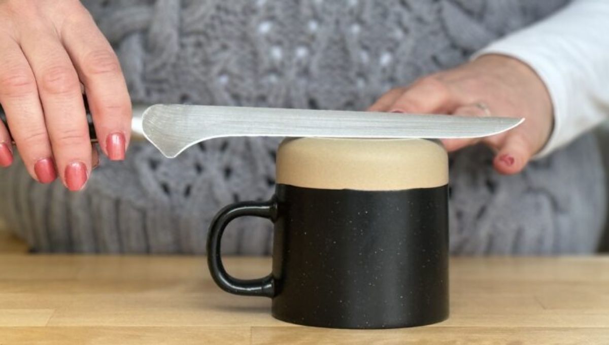 El truco casero para afilar los cuchillos con solo una taza de café