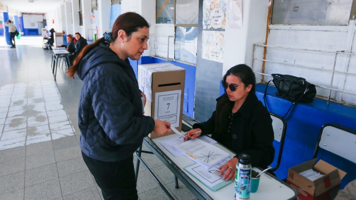 Votación de la interna peronista. Votación de la interna peronista.