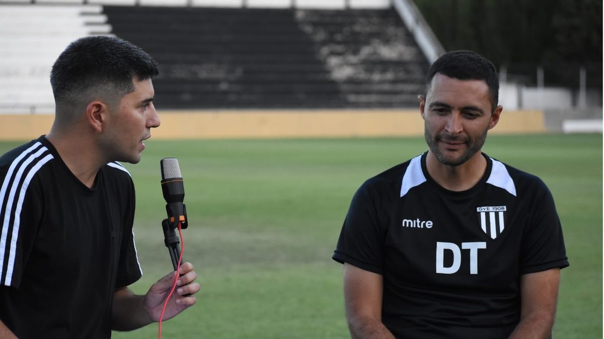 Joaquín Sastre con Mauro Velasco uno de los encargados de prensa de Gimnasia y Esgrima.