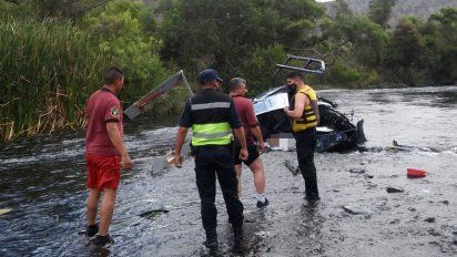 Peritos buscan las causas de la caída del helicóptero de Jorge Brito.