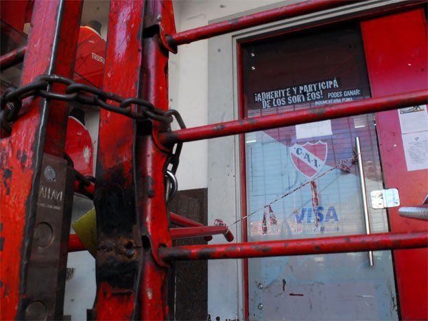 Bebote amenazó a Cantero, se presentó en la sede del Rojo y apretó a los jugadores