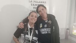 María Ángeles Hernández y Gimena Casal, dos hinchas fanáticas de Gimnasia y Esgrima.