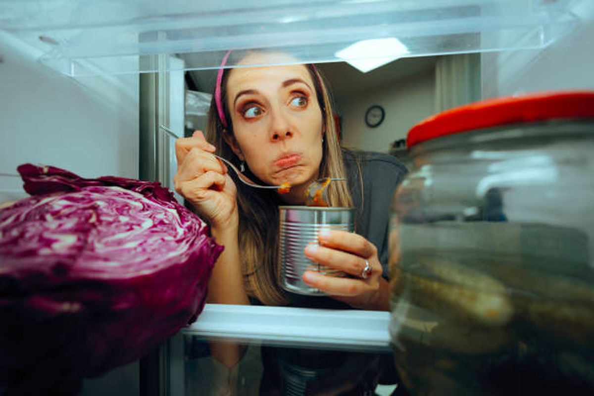 No guardas latas de conserva en el refrigerador. No guardas latas de conserva en el refrigerador.