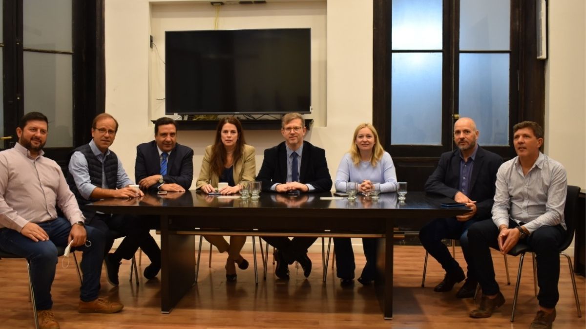 Liberales Jjuntos, el grupo integrado por Sergio Miranda, Carlos Aguinaga, Josefina Canale, Guillermo Mosso, Hebe Casado, e intelectuales liberales,&nbsp; quiere consolidarse dentro de Cambia Mendoza y Juntos por el Cambio