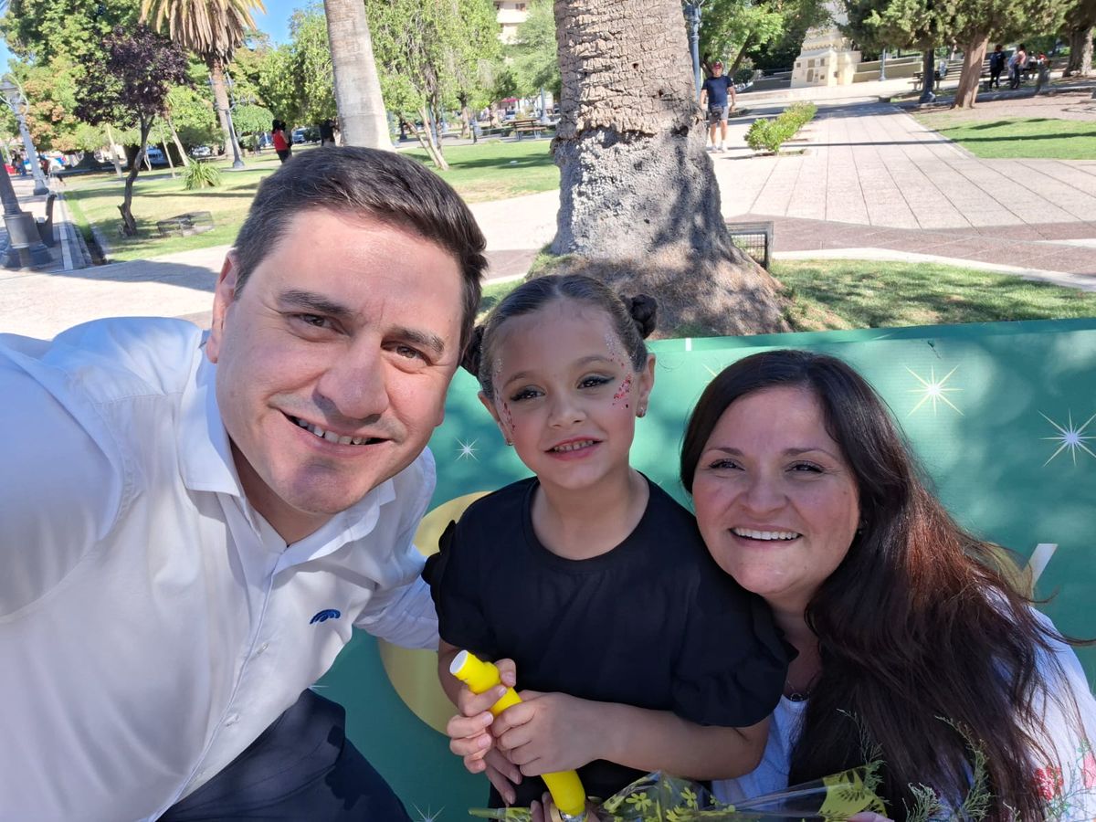 Los Pérez: Ulises, Paulina y Karen en una foto familiar. La niña cumplirá seis años mañana. Los Pérez: Ulises, Paulina y Karen en una foto familiar. La niña cumplirá seis años mañana.