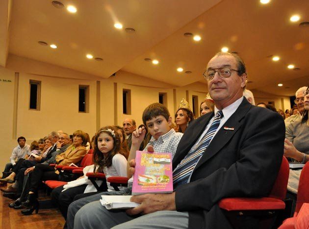 A sala llena Julio El Ammar presentó en la FCAI su libro Vencedores de utopías