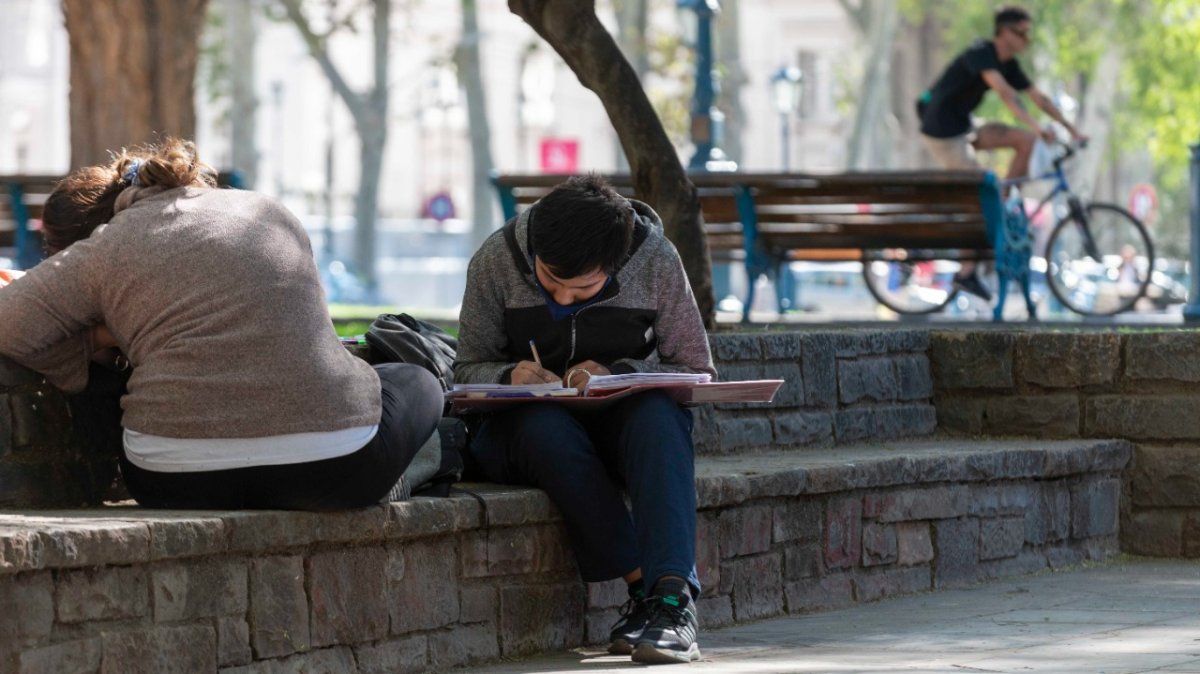 Si se toma la decisión de pasar a los adolescentes a la educación virtual, desde la DGE indicaron que se tendrá especial cuidado con los alumnos de trayectorias más débiles