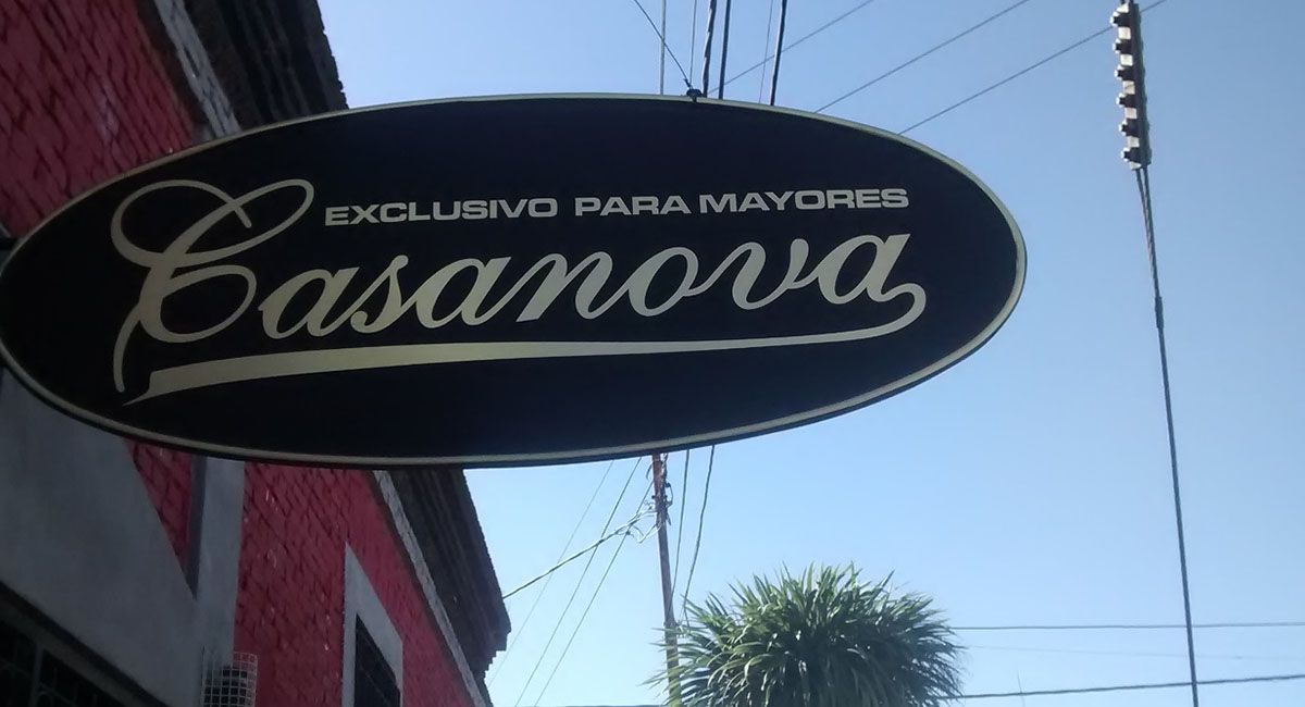 El joven DJ fue atacado primero en el baño del boliche y al terminar su trabajo en la calle por dos hombres que están prófugos El joven DJ fue atacado primero en el baño del boliche y al terminar su trabajo en la calle por dos hombres que están prófugos