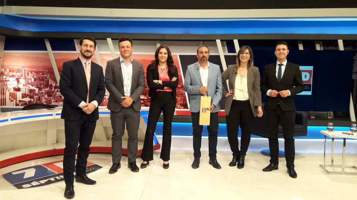 Postal final: Pablo Gerardi, Nicolás Aroma, Rosana Villegas, Martín Hinojosa, Agustina Fiadino y Julián Imazio.