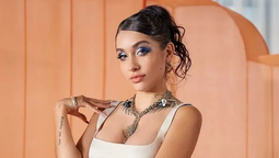 María Becerra se la juega llevando recortes en el underboob y el combo es bestial