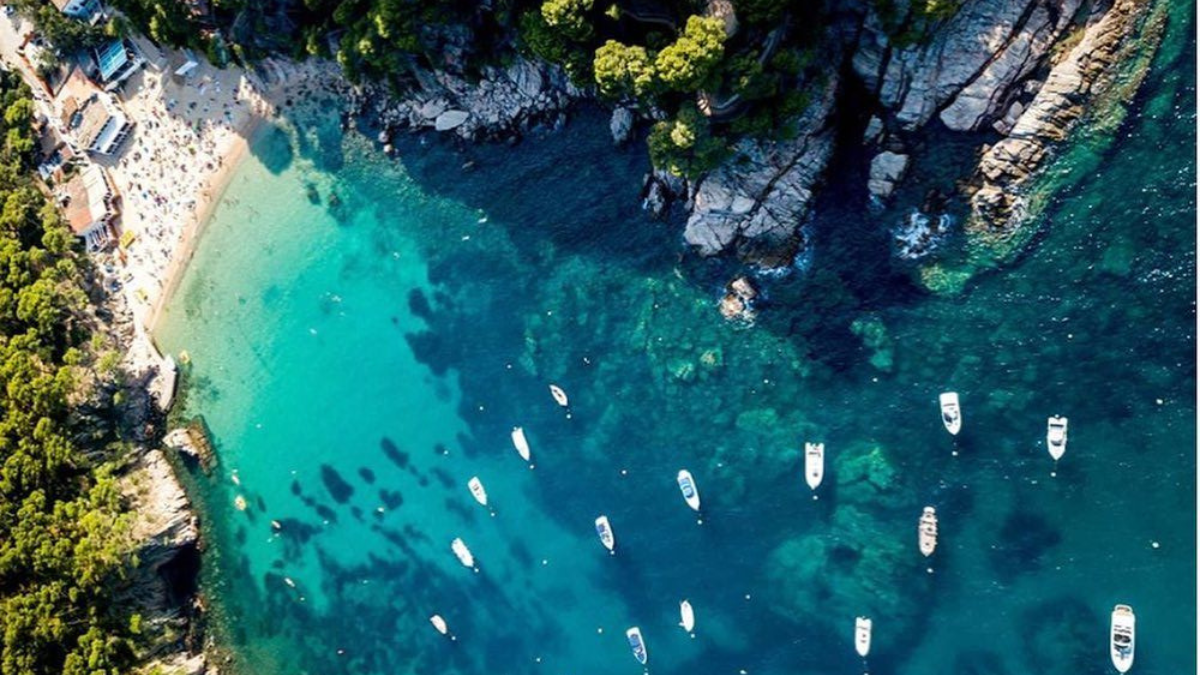 Esta playa en la Costa Brava es una de las más encantadoras de todo España.