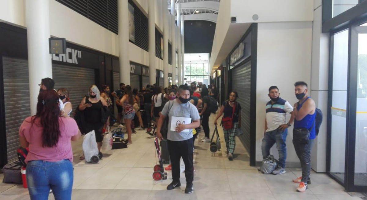 Delincuentes al acecho en la Terminal de Mendoza: celulares en peligro