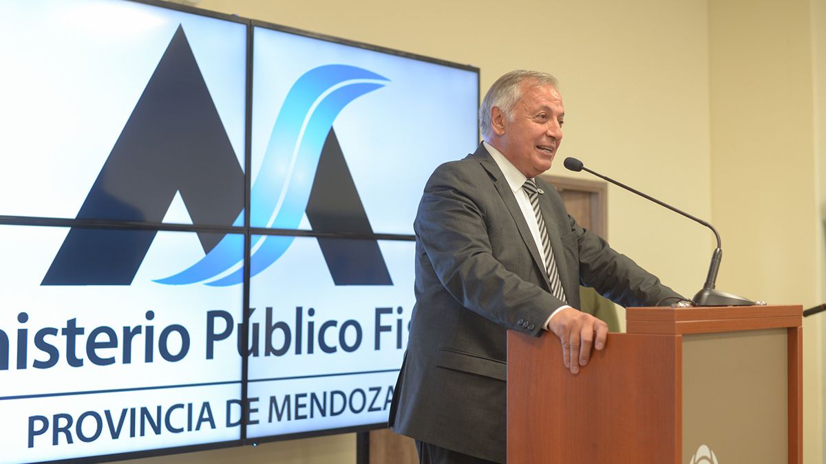 Alejandro Gullé, jefe de los fiscales de Mendoza. Alejandro Gullé, jefe de los fiscales de Mendoza.