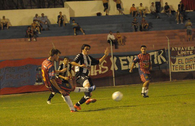 Con tres jugadores de más, Talleres venció 1 a 0 a Montecaseros