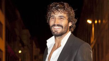 Álex García brilla con la serie española de 5 capítulos y es un tremendo éxito