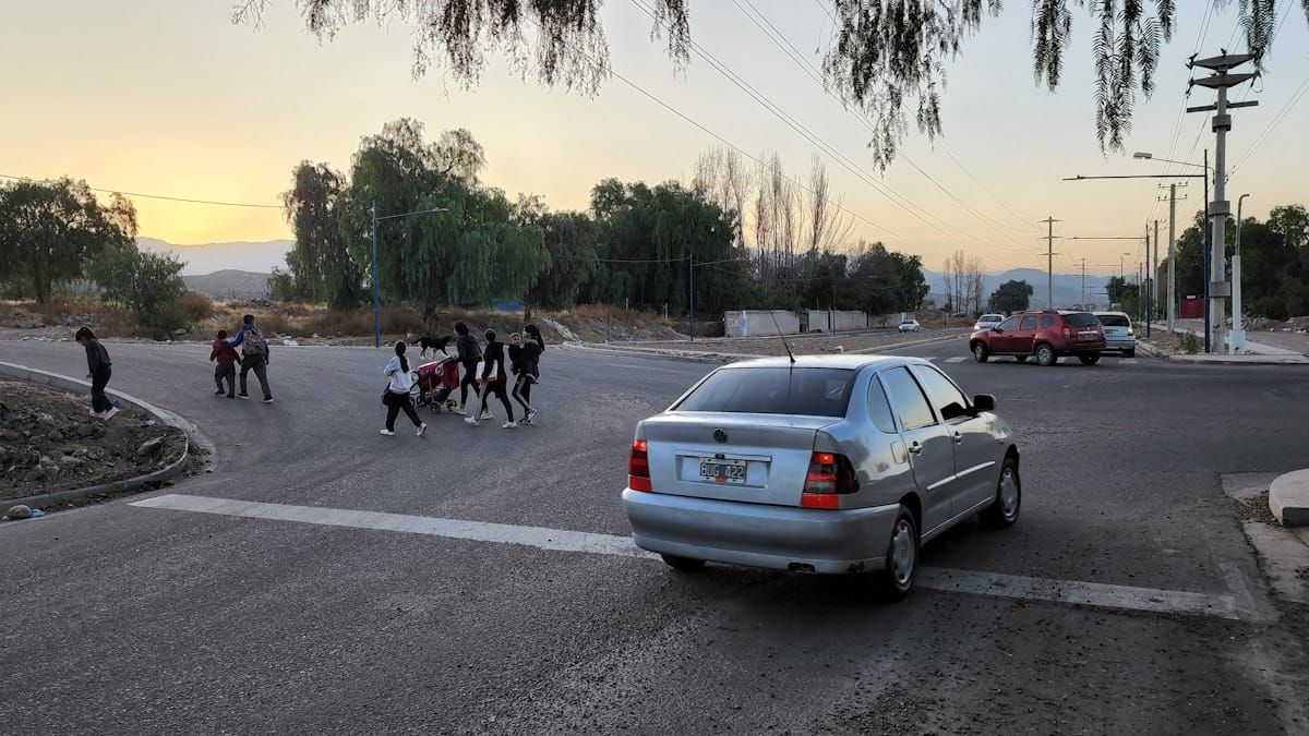 Diego Coronel, secretario de Obras y Servicios de Godoy Cruz, indicó que aún falta señalización en la Avenida Perón.
