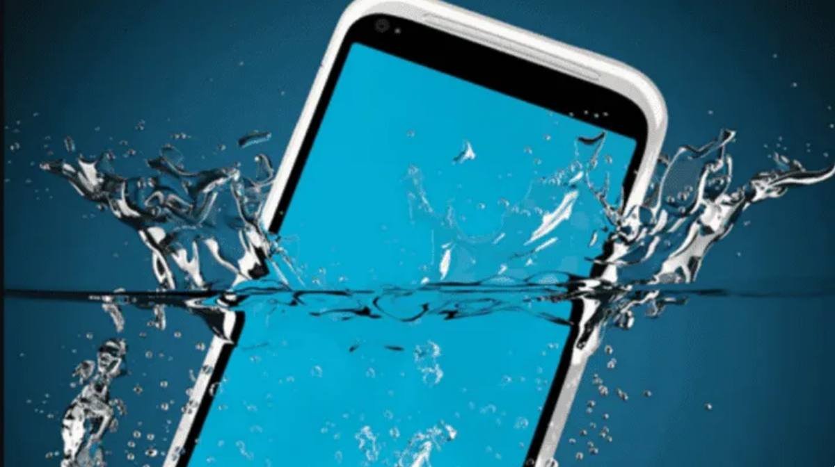 Tecnología. Celular: 5 trucos para revivirlo si se te mojó.