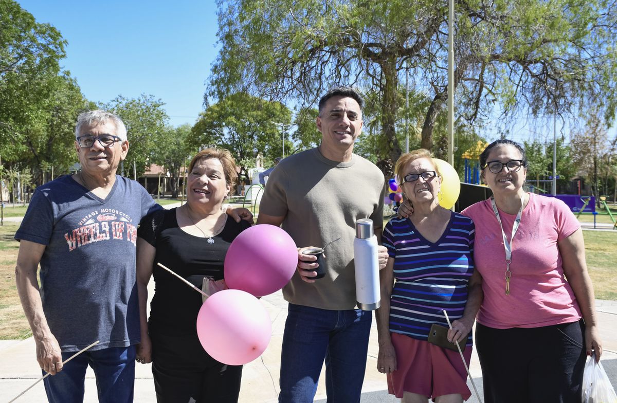 Marcos Calvente destacó la importancia de la obra pública y de embellecer espacios colindantes a las escuelas del departamento. Marcos Calvente destacó la importancia de la obra pública y de embellecer espacios colindantes a las escuelas del departamento.