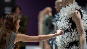 Moda: Diseñadora Holandesa une tradición con alta tecnología