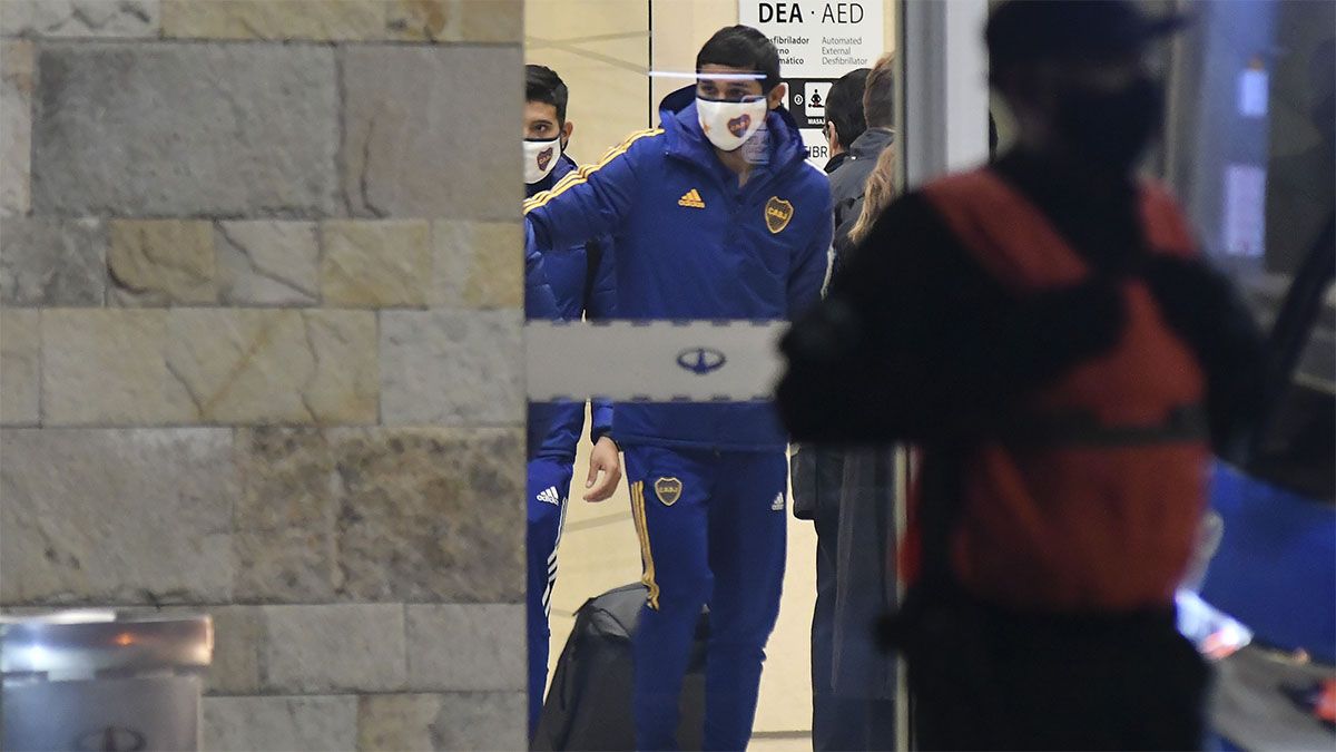 Boca llegó a Buenos Aires tras el escándalo en Brasil