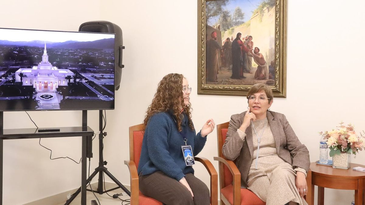 En el ingreso se proyecta un video que muestra la construcción de la monumental iglesia en El Challao. En el ingreso se proyecta un video que muestra la construcción de la monumental iglesia en El Challao.