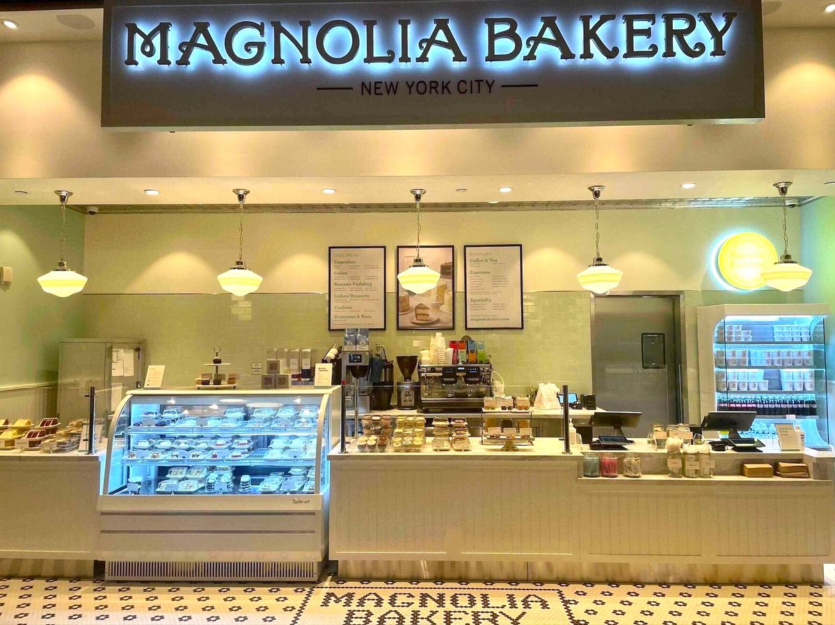Magnolia Bakery es un restaurante que tiene sucursales en todo el mundo. Magnolia Bakery es un restaurante que tiene sucursales en todo el mundo. 
