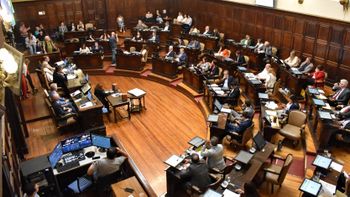 El Presupuesto 2026 de Alfredo Cornejo fue aprobado con apoyo del PJ y La Unión Mendocina El Presupuesto 2026 de Alfredo Cornejo fue aprobado con apoyo del PJ y La Unión Mendocina