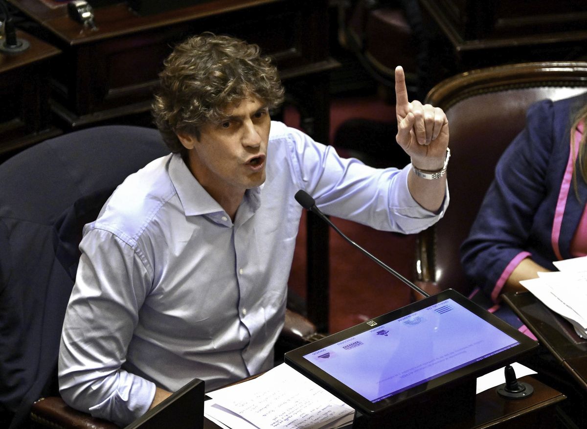 Martín Lousteau, presidente de la UCR. Personaje inclasificable. Martín Lousteau, presidente de la UCR. Personaje inclasificable.