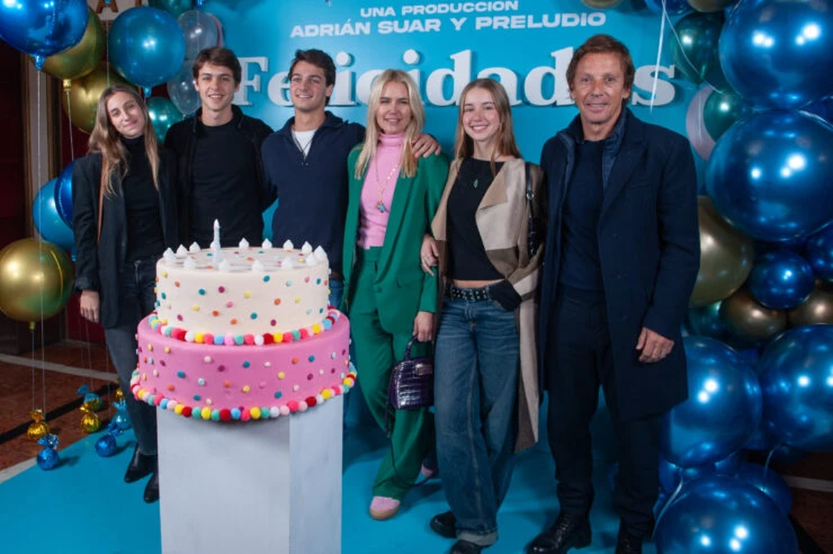 Taína Gravier decreta que los pantaloncitos se llevan ultra bajos y paraliza el estreno más top. Taína Gravier decreta que los pantaloncitos se llevan ultra bajos y paraliza el estreno más top.