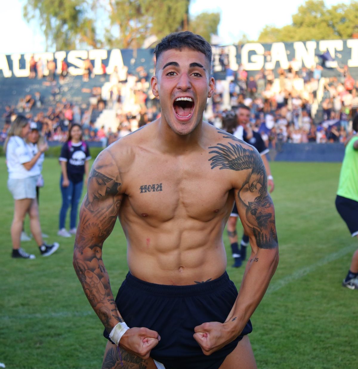 Petrasso es uno de los jugadores más queridos del plantel por su entrega en el campo de juego. Petrasso es uno de los jugadores más queridos del plantel por su entrega en el campo de juego.