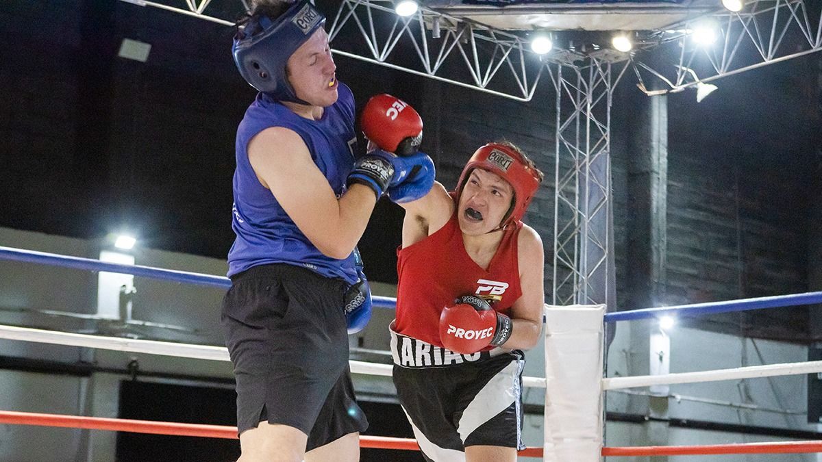 El mendocino Tomás Robledo se impuso al puntano Rodrigo Quevedo en la final de los +91kg del Regional de Mayores. El mendocino Tomás Robledo se impuso al puntano Rodrigo Quevedo en la final de los +91kg del Regional de Mayores.