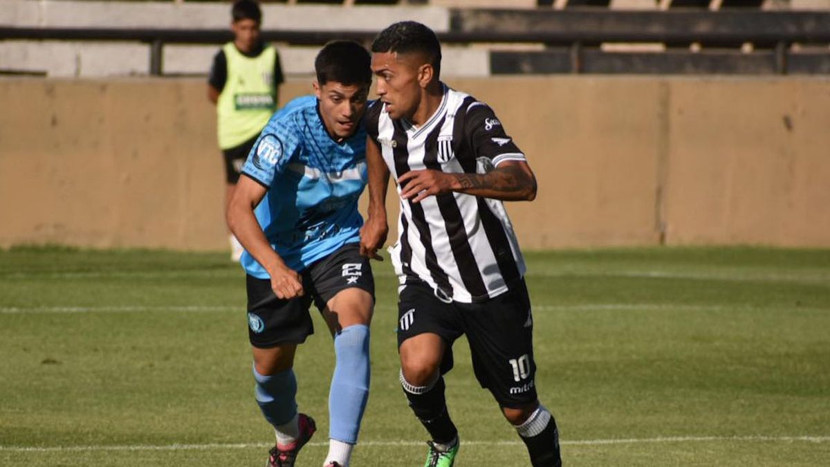 Gimnasia y Esgrima viene de ganarle a Gutiérrez y visitará al Centro Deportivo Rivadavia. Gimnasia y Esgrima viene de ganarle a Gutiérrez y visitará al Centro Deportivo Rivadavia.