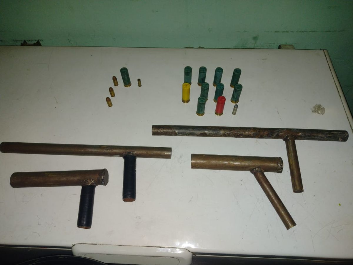 Armas del tipo tumberas fueron encontradas en los allanamientos.