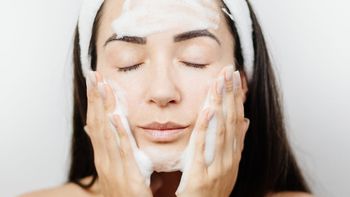 Cuántas veces al día hay que lavarse la cara: qué productos usar Cuántas veces al día hay que lavarse la cara: qué productos usar