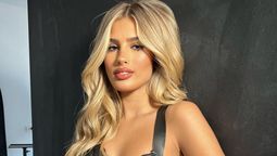 Julieta Poggio es la reina del bikini colaless con su modelo floral ultra cavado
