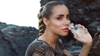 Modelo brasileña vende un perfume con un ingrediente que sale de su cuerpo