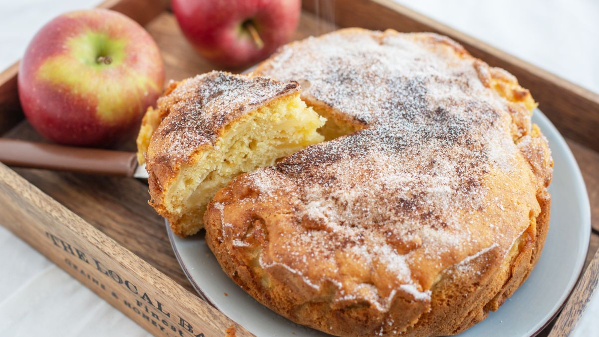 Recetas: bizcochuelo de manzanas con 4 ingredientes.