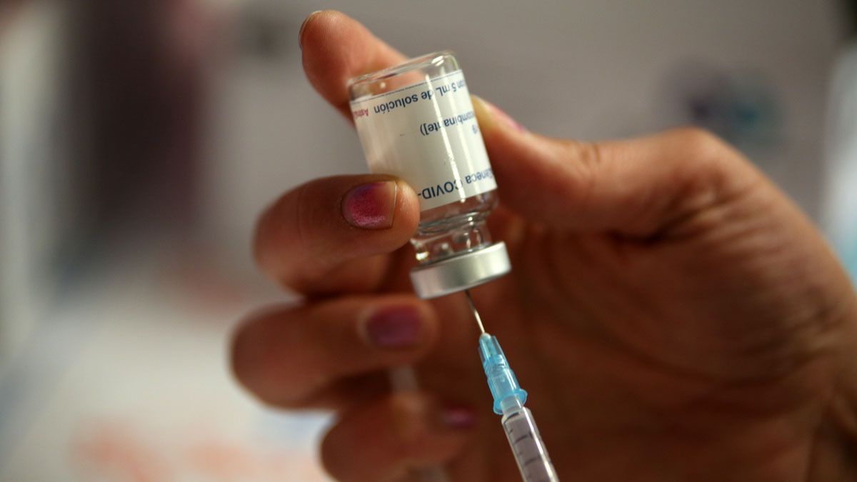 Para la OMS todavía no está claro si una tercera dosis de refuerzo es útil para mantener la protección contra el coronavirus.