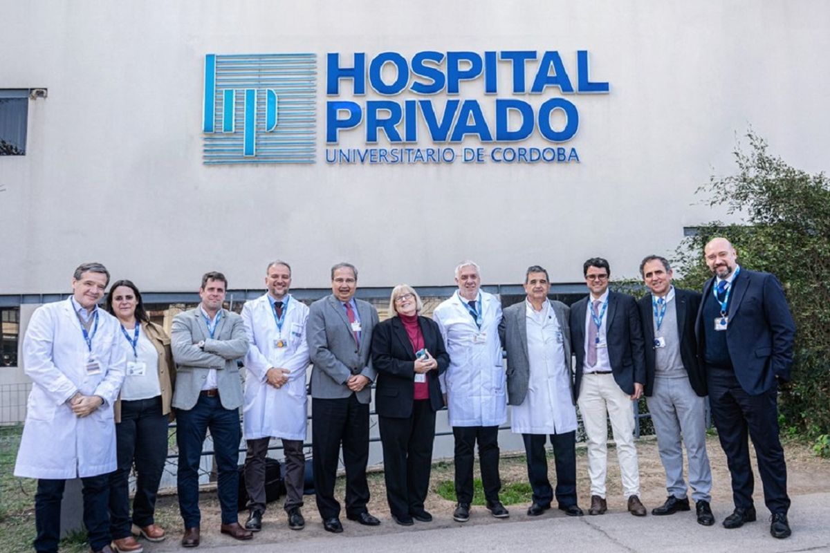 Referentes institucionales de Hospital Privado Universitario de Córdoba junto a auditores de Joint Commission International. Referentes institucionales de Hospital Privado Universitario de Córdoba junto a auditores de Joint Commission International.