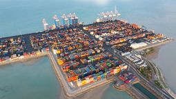 El pequeño puerto de África que se disputan China y Estados Unidos: es clave para el comercio mundial