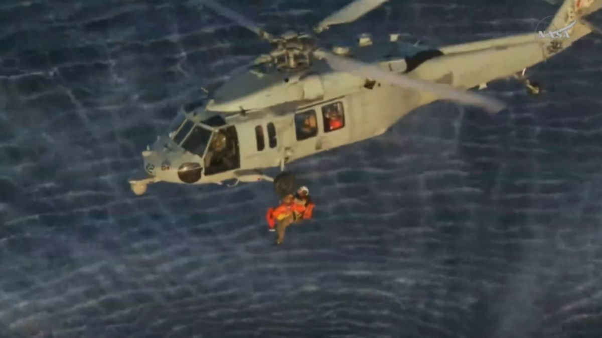 Así trasladaban a cada uno de los astronautas para ponerlos a salvo y brindarles atención médica. Así trasladaban a cada uno de los astronautas para ponerlos a salvo y brindarles atención médica.